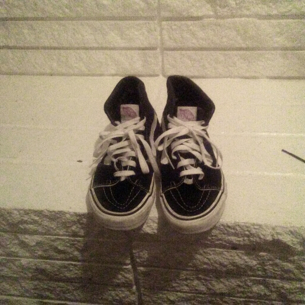 Black& white skateboard Vans